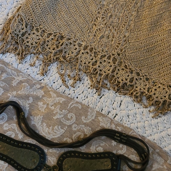 NWOT NEW GOLD SHIMMER CROCHET FRINGE SMALL SWEATER - Picture 3 of 16